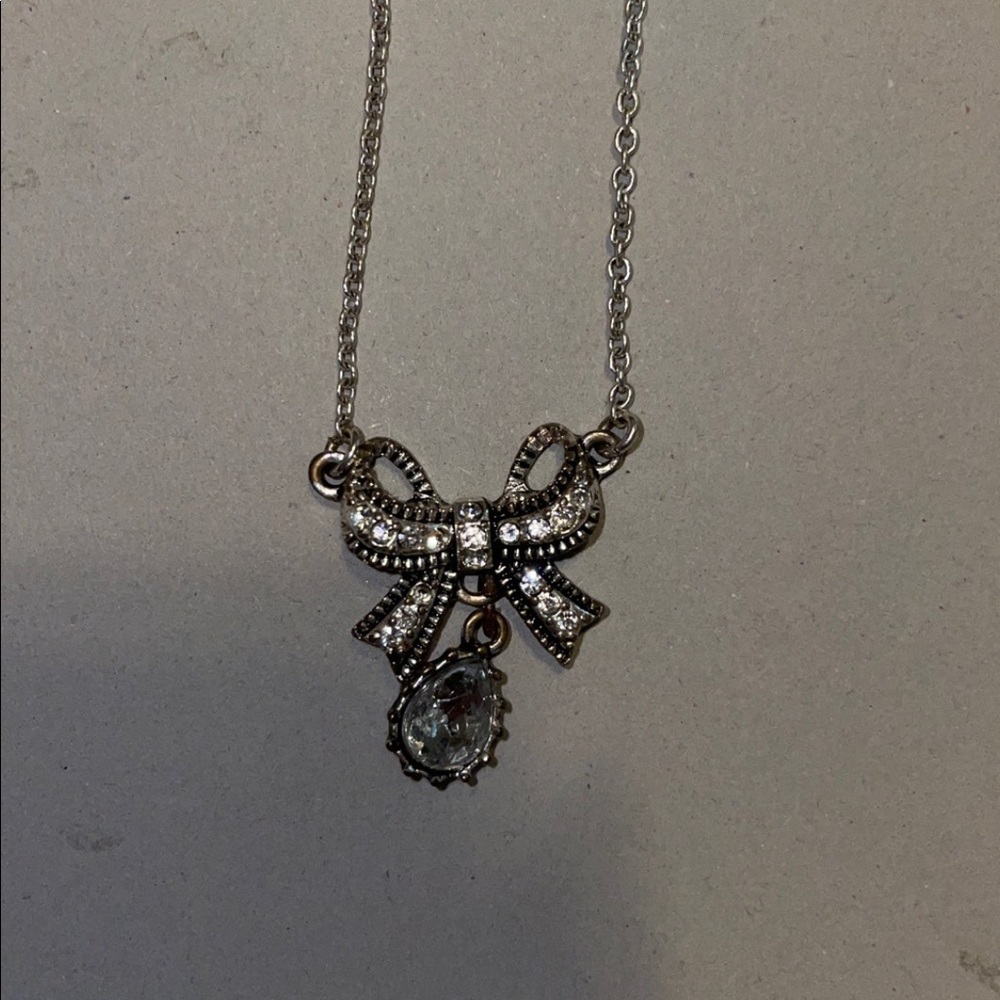 BOWTIE NECKLACE